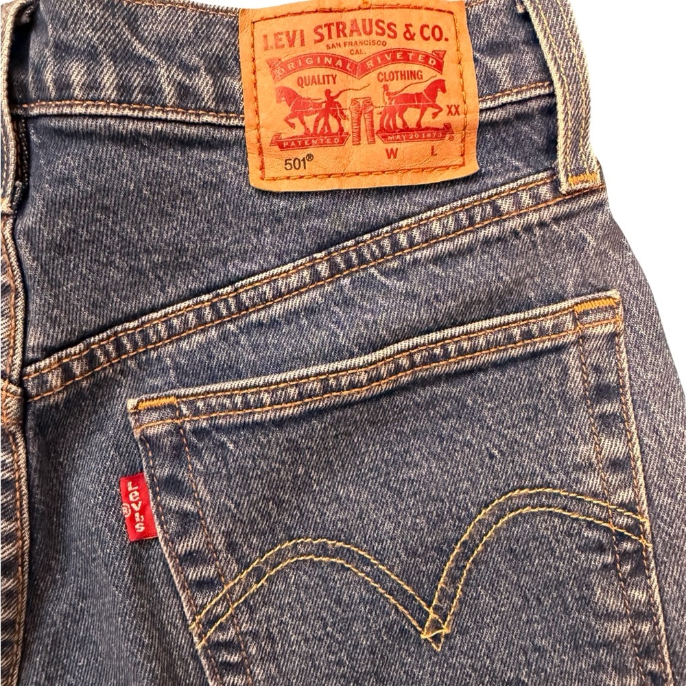 Levi’s 501 High Rise Denim Cutoff Shorts Medium Wash Size 24, button fly NWOT - Picture 3 of 7